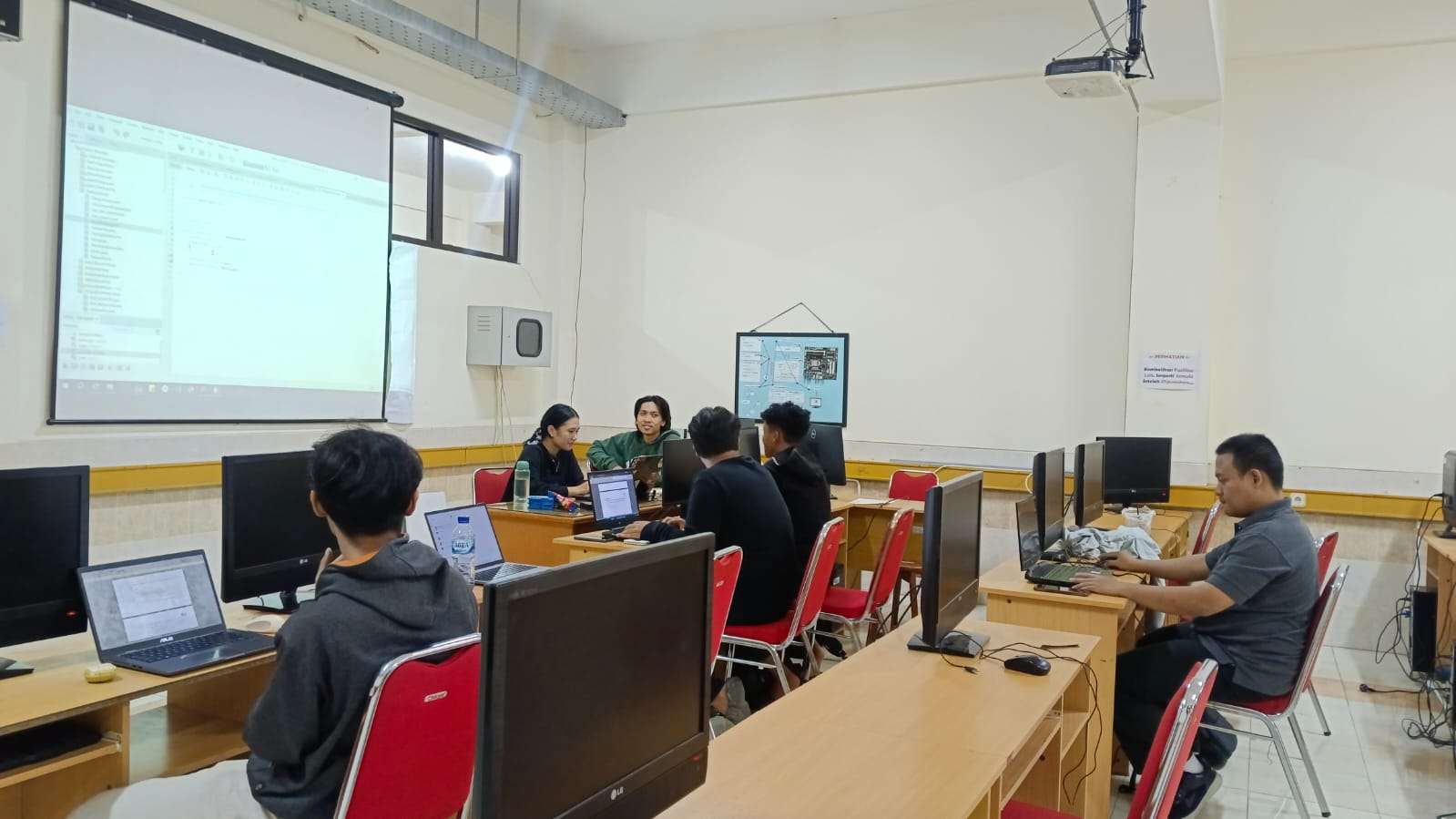 Dokumentasi Lab. Pemrograman Komputer ITN Malang foto 6