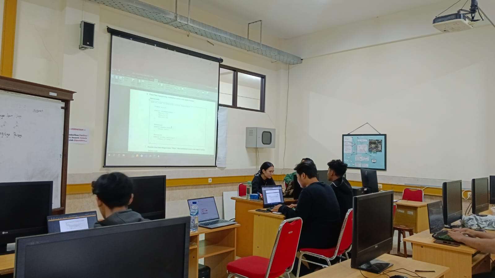 Dokumentasi Lab. Pemrograman Komputer ITN Malang foto 4